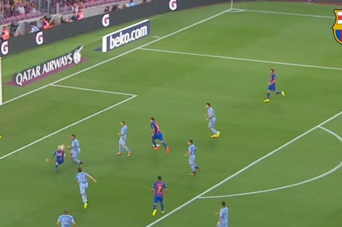 Megabintang Barcelona, Lionel Messi, menciptakan assist salto yang membawa El Barca menang di depan 72.334 suporter pada 10 Agustus 2016.