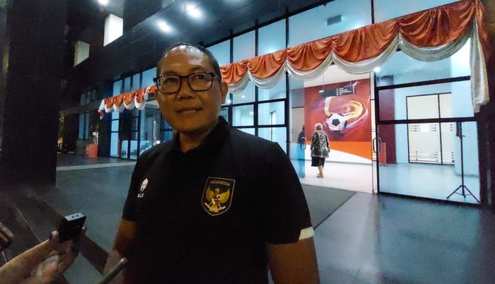 Ketua Badan Tim Nasional (BTN), Sumardji, Saat memberi keterangan kepada awak media di GBK Arena, Senayan, jakarta, Kamis (31/8/2023).