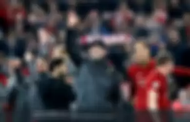 Ekspresi pelatih Liverpool, Juergen Klopp (ketiga dari kanan), seusai laga leg kedua semifinal Liga Champions melawan Barcelona di Stadion Anfield, Selasa (7/5/2019).