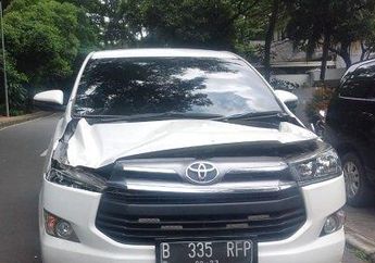 Toyota Innova Ketiban Pohon di Menteng, Bisa Dapat Santunan Loh