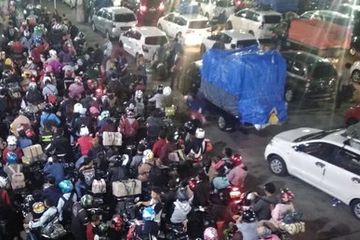 Pelabuhan Merak masih dipadati pemudik
