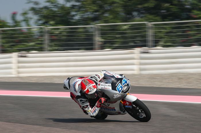 Mario Aji, pembalap Indonesia yang turut bertarung mencari startid grid terbaiknya menurut hasil kualifikasi Moto3 India 2023.