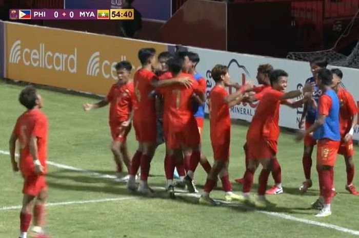 Selebrasi pemain Myanmar Thet Hein Soe usai mencetak gol ke gawang Filipina di National Stadium, Phnom Penh, Rabu (10/5/2023).