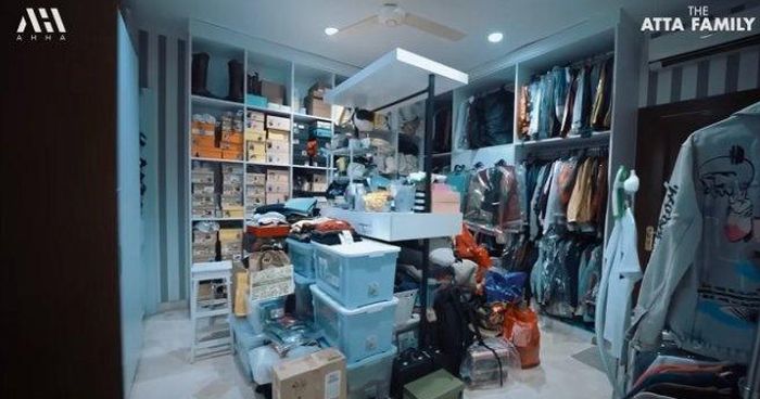 Walking closet di rumah mewah Ruben Onsu dan Sarwendah.