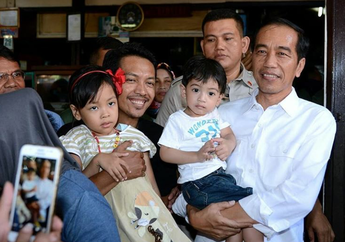 Pulang Kampung, Jokowi Ajak Keluarga Sarapan di Warung Soto Sederhana