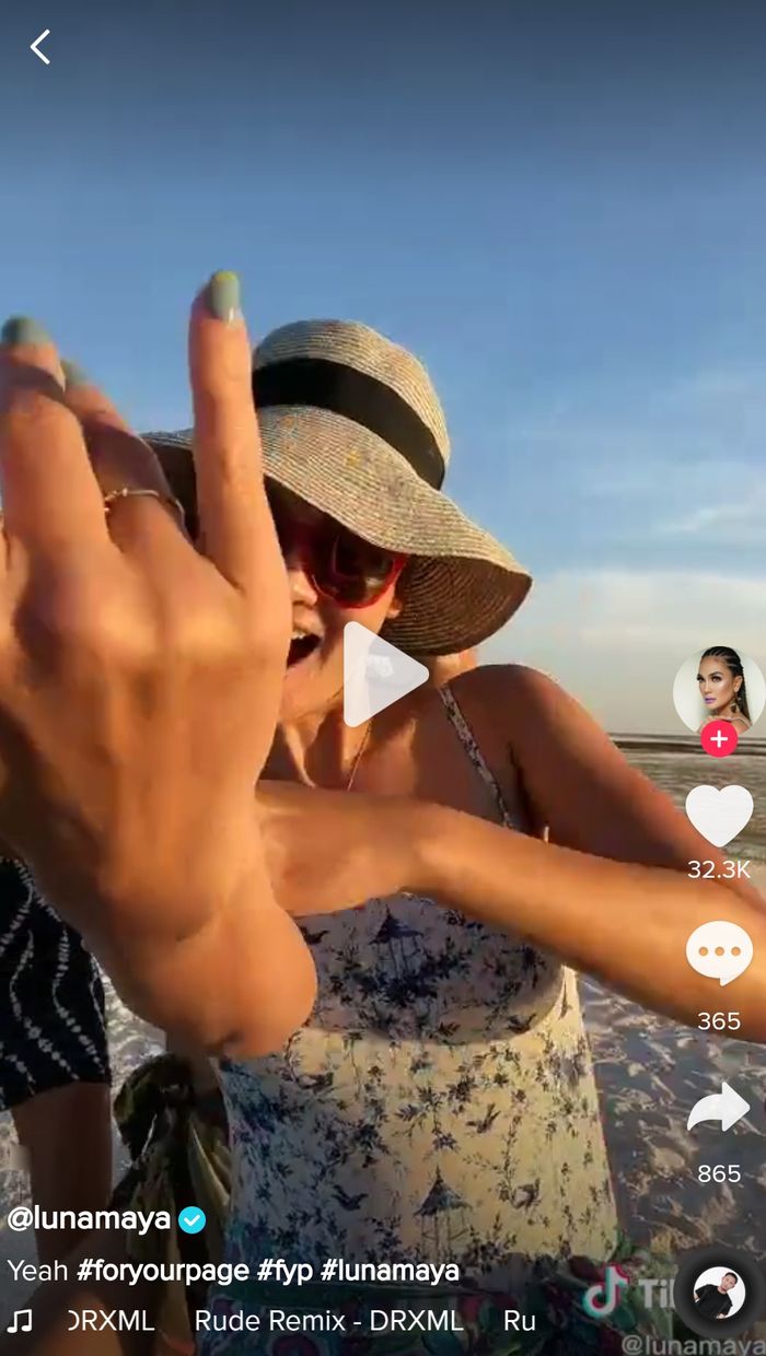 Luna Maya pamer <a href='https://jambi.tribunnews.com/tag/cincin' title='cincin'>cincin</a>