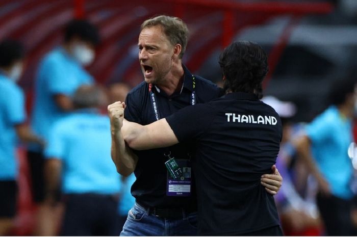 Pelatih Timnas Thailand Mano Polking meluapkan kegembiraannya setelah menekuk Timnas Indonesia di final Piala AFF 2020.