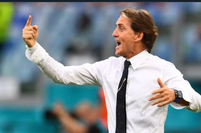 Roberto Mancini menyebut kalau timnas Spanyol akan bersinar di Piala Dunia karena muda dan berbahaya.