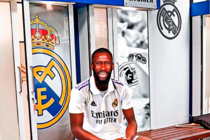 Antonio Ruediger resmi diperkenalkan sebagai rekrutan anyar Real Madrid.