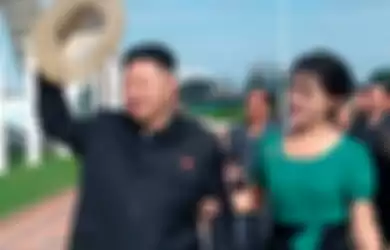 Tangkap layar Kim Jong Un dan istrinya, Ri Sol Ju