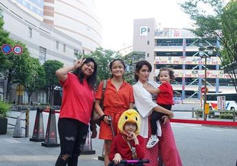 Seru! Intip 7 Gaya Kompak Bareng Mama ala 4 Anak Ussy Sulistiawaty, Amel, Ara, Elea & Sheva!