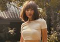 Marion Jola Pamer Kulit Eksotis Sambil Pose Seksi, Gayanya Pakai Kemben Curi Perhatian!