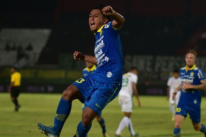 Winger Persib Bandung, Febri Hariyadi, merayakan gol yang dicetaknya ke gawang Persebaya Surabaya pada pekan ke-23 Liga 1 2019.