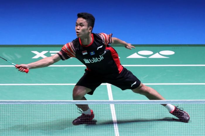 Aksi tunggal putra Indonesia, Anthony Sinisuka Ginting saat berhadapan dengan Kento Momota pada ajang Japan Open 2019, Jumat (26/7/2019)