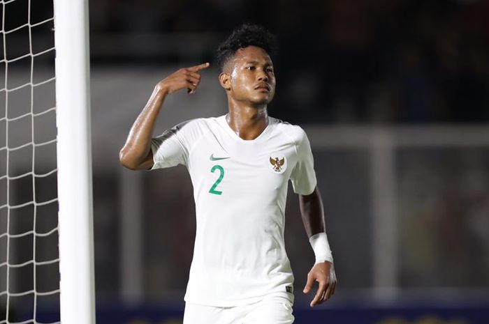 Selebrasi bek sayap timnas U-19 Indonesia, Bagas Kaffa, setelah mencetak gol ke gawang Hong Kong dalam lanjutan Kualifikasi Piala Asia U-19 2020 di Stadion Madya, Jumat (8/11/2019).