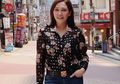 Maia Estianty Cuek Pakai Kaos Oblong di Pesawat Mewah, Jam Tangan Seharga Rp 210 Juta yang Dipakai Malah Bikin Salfok!