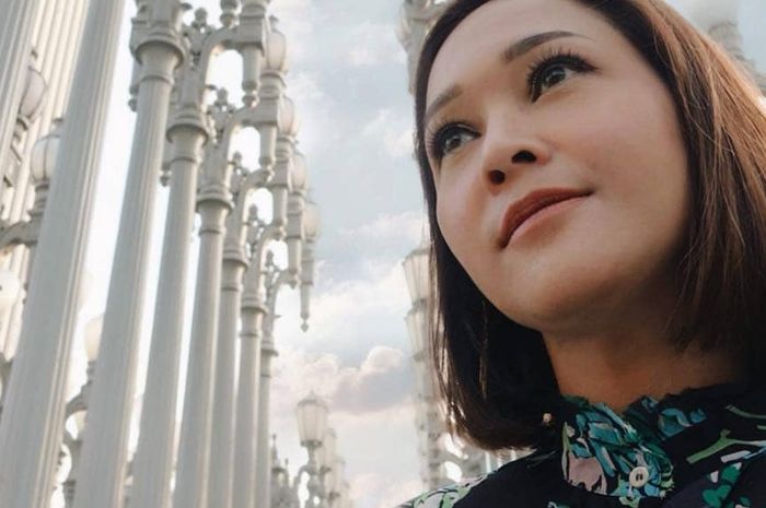 Maia Estianty Kenakan Outfit Kemeja Transparan yang Mewah ...