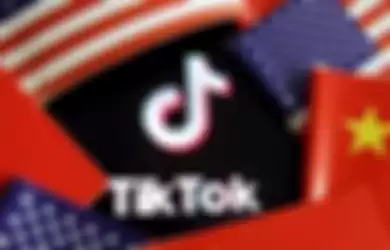 Ilustrasi logo TikTok yang tengah dikelilingi bendera Amerika Serikat (AS) dan China. 