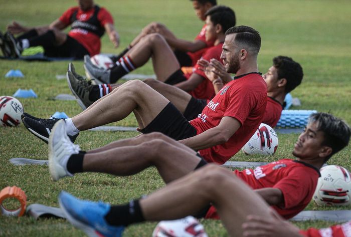 Skuat Bali United saat mengikuti sesi latihan bersama tim pada 3 Agustus 2020.