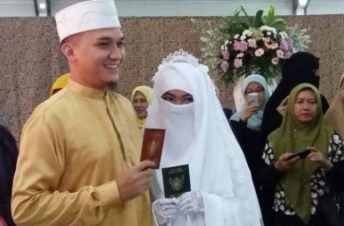 Egi John menikah dengan Kamilia Yasmin