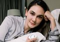 Dikenal Tajir Melintir, Kini Terungkap Harga Sandal Jepit yang Dipakai Luna Maya, Mahal Banget?