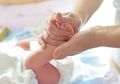 Bermanfaat untuk Pertumbuhan, Begini Cara Pijat Bayi yang Benar