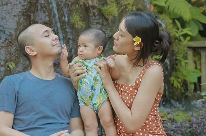 Dinner Romantis Berujung Curhat, Raditya Dika Mengaku Parno Mendengar