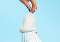 'Shoe Condom', Solusi untuk Lindungi Sepatu Kesayangan dari Noda Kotor