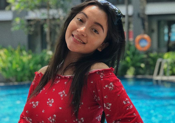 Sontek 6 Gaya Megan Domani Pakai Off Shoulder yang Feminin & Chic!