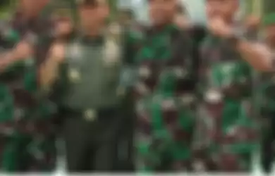 Jenderal TNI (Purn) Mulyono dekat dengan prajuritnya