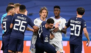 Pertenegkaran Luka Modric dan Aymeric Laporte dalam leg kedua semifinal Liga Champions di Santiago Bernabeu, Rabu (4/5/2022).