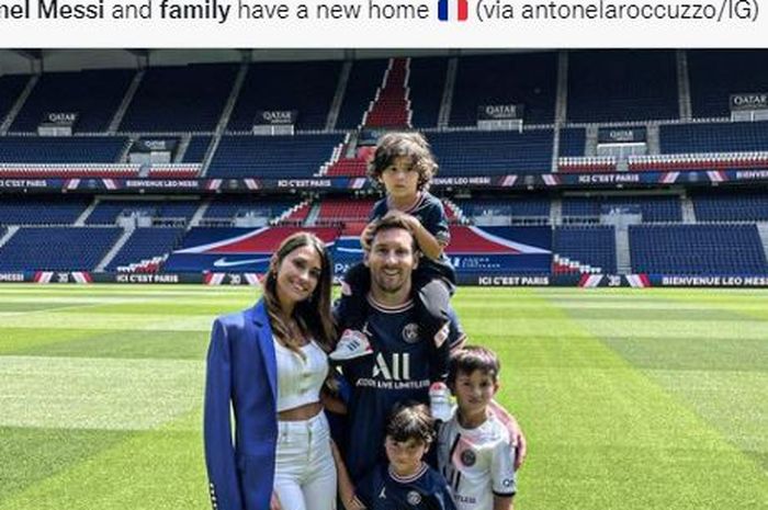Megabintang Paris Saint-Germain, Lionel Messi, perlu mengiming-iming keluarganya demi meyakinkan mereka untuk pindah ke Paris, Prancis.