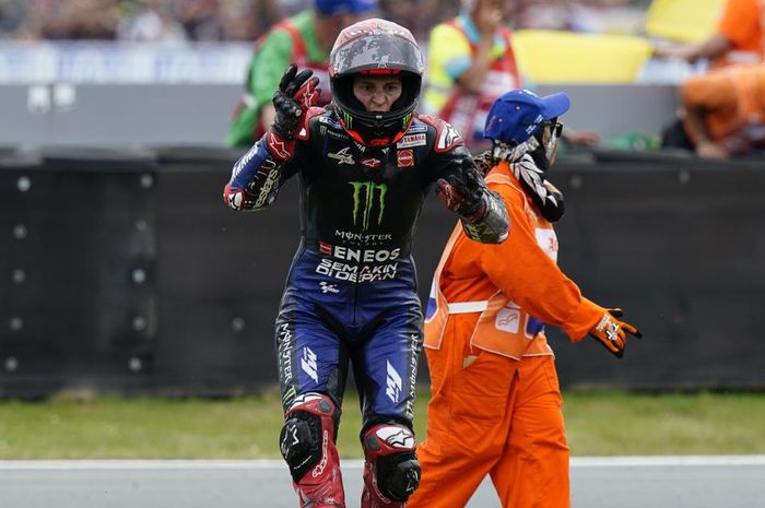 Fabio Quartararo melempar sindiran kepada panel stewards MotoGP usai diberi sanksi long lap penalty.