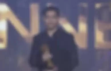 EVOS Wann saat menerima penghargaan sebagai Top Mobile Legends Streamer of The Year 2021 di Nimo TV Gala 2021, Kamis (20/1/2022).