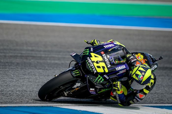 Aksi pembalap Monster Energy Yamaha, Valentino Rossi pada hari kedua MotoGP Thailand 2019, Sabtu (5/10/2019)