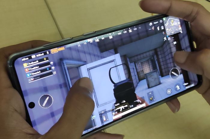 Illustration of playing mobile games