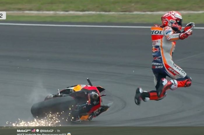 Pembalap Repsol Honda, Marc Marquez, alami crash pada sesi kualifikasi MotoGP Malaysia 2019