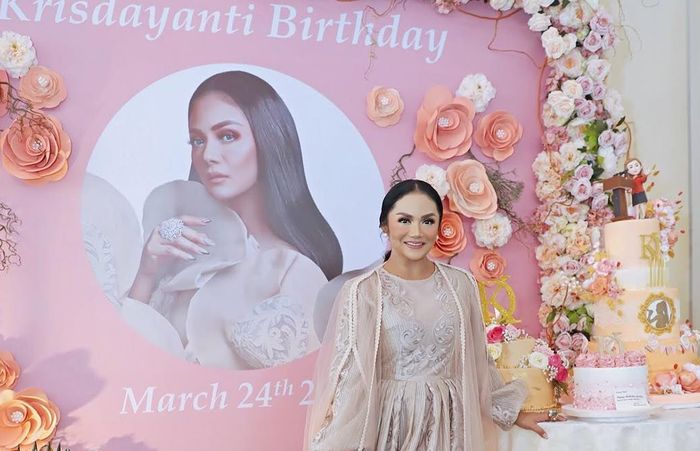 Krisdayanti dapat banyak hadiah mewah dan bermerek