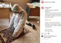 Viral di Media Sosial Petugas Kesehatan dengan Pakai Tempur Lengkap Tetap Laksanakan Salat di Tengah Tugas Selamatkan Pasien Virus Corona, Doa pun Mengalir Deras untuknya
