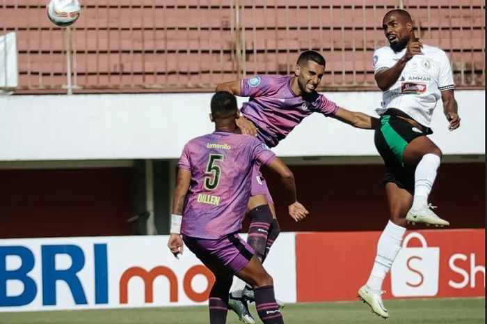 Suasana pertandingan antara RANS Nusantara FC melawan PSS Sleman pada laga pekan kelima Liga 1 2023/2024 di Stadion Maguwoharjo, Sleman, Minggu (30/7/2023). 