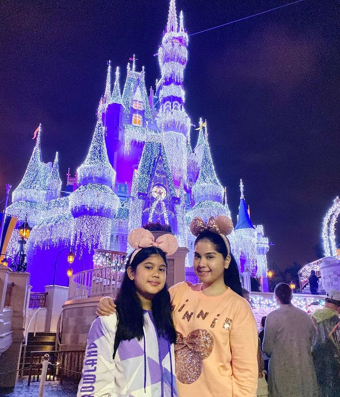 Tampilan Annisa Pohan dan Almira Yudhoyono