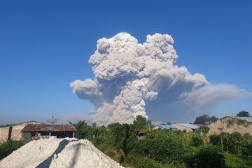 Siaga Level III, Gunung Sinabung Kembali Mengeluarkan Erupsi ...