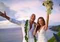 Wow, Gaun Cantik Lauren Hashian Saat Menikah dengan Dwayne Johnson di Hawaii Seharga Rp178 Juta