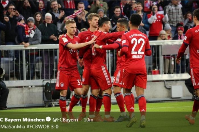 Para pemain Bayern Muenchen merayakan kemenangan atas Wolfsburg dalam partai Liga Jerman di Allianz Arena, Sabtu (9/3/2019)