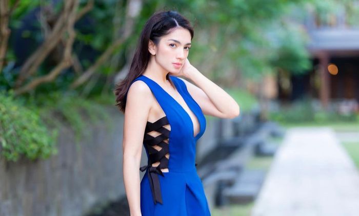 Angel Karamoy yang mendapat julukan janda kembang