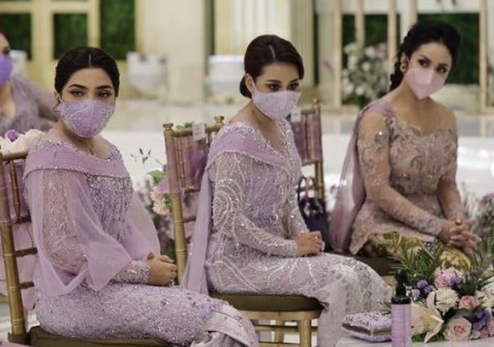 Penampilan Ashanty, Aurel dan Krisdayanti dengan kebaya ungu
