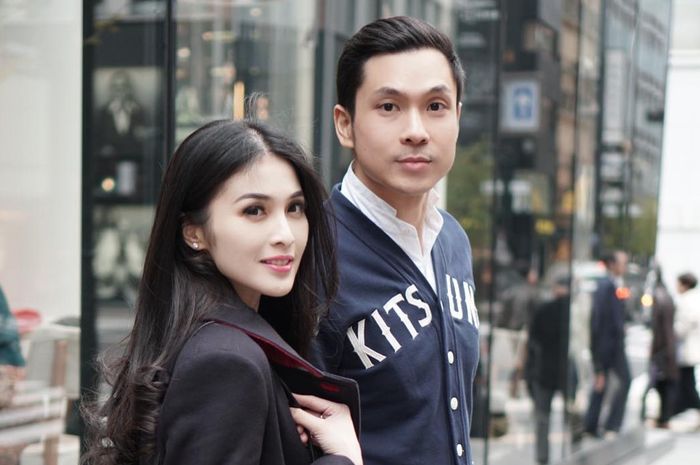 Perut buncit Sandra Dewi jadi sorotan warganet