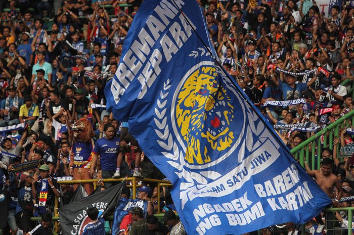 Suporter Arema FC, Aremania, hadir ke Stadion Patriot, Bekasi, Jawa Barat, Sabtu (30/3/2019)