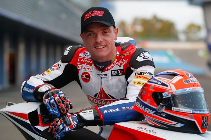 Pembalap dari tim Federal Oil Gresini, Sam Lowes.