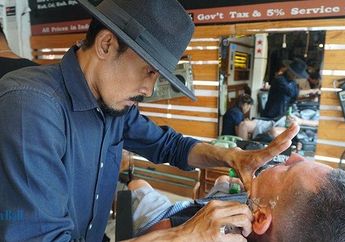 Kerap Dipandang Sebelah Mata, Tukang Cukur di Denpasar Ini Ternyata Bergaji Rp 9 Juta Per Bulan dari Hasil Nyukur Rambut!